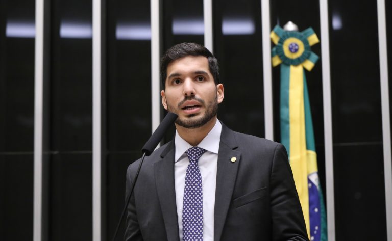 Comissão aprova projeto que proíbe redução de pena por estudo para facções