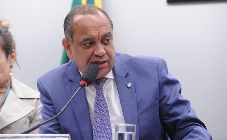 Comissão aprova proteção obrigatória em apartamentos com crianças e pets