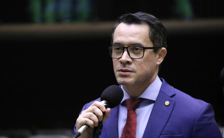 Comissão aprova qualificação de pessoas com deficiência no mercado cultural