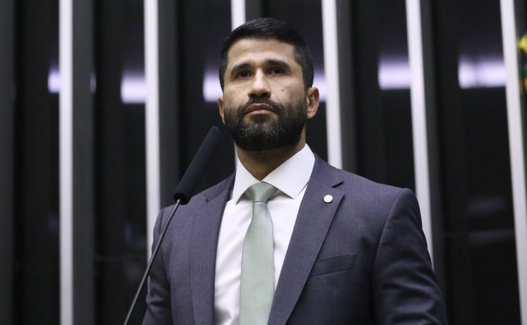 Comissão aprova reconhecimento nacional de certificação de bombeiro mergulhador