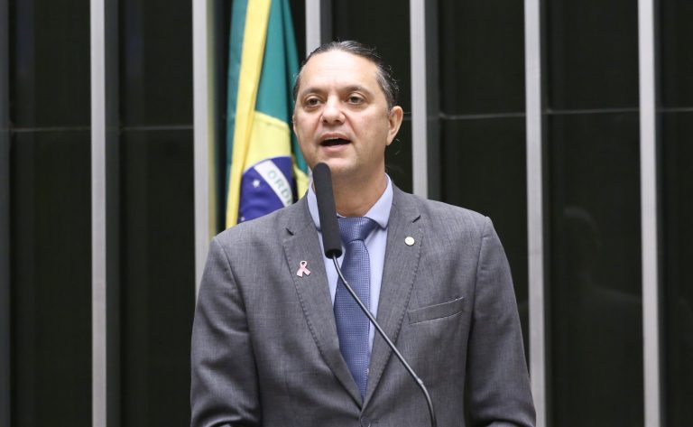 Comissão aprova rede contra golpes financeiros em idosos com penas mais duras