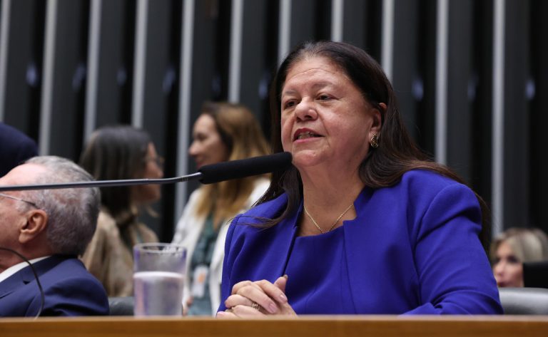 Comissão aprova regra para aprendizes e PCDs trabalharem em órgãos públicos
