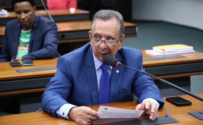 Comissão aprova regras mais rígidas para motoristas de app com medidas protetivas