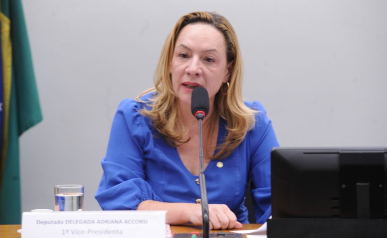 Comissão aprova regras para afastar agressores de vítimas no serviço público