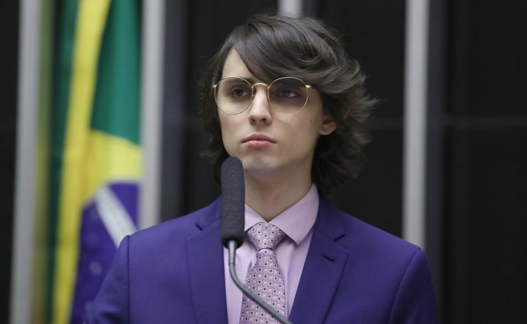 Comissão aprova regulamentação do cordão de quebra-cabeça como símbolo do autismo