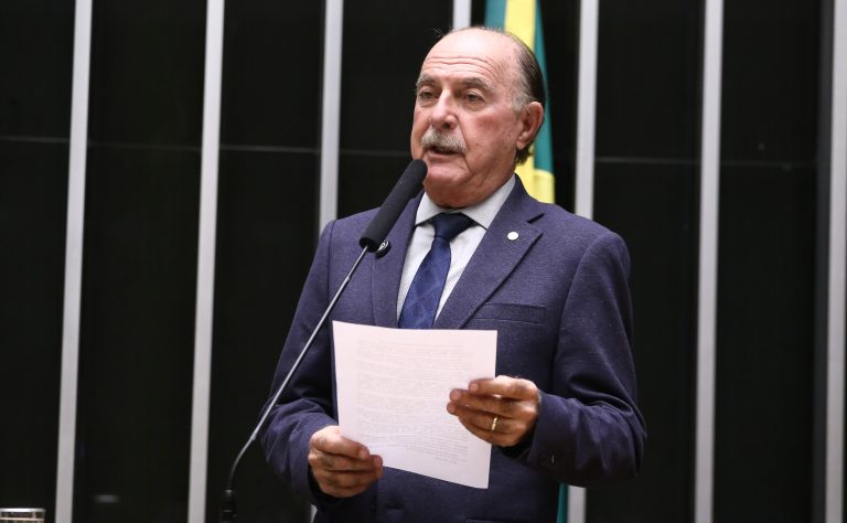 Comissão aprova repasse direto para fundações de pesquisa e flexibiliza taxas