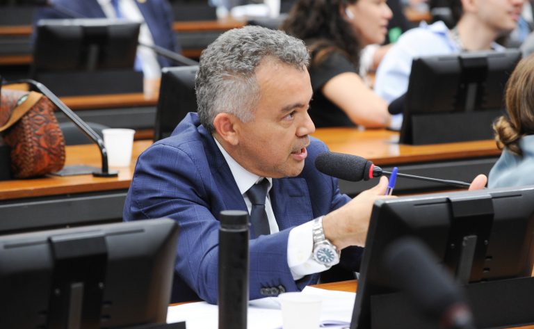 Comissão aprova ressarcimento a cartórios e moderniza regras de casamento