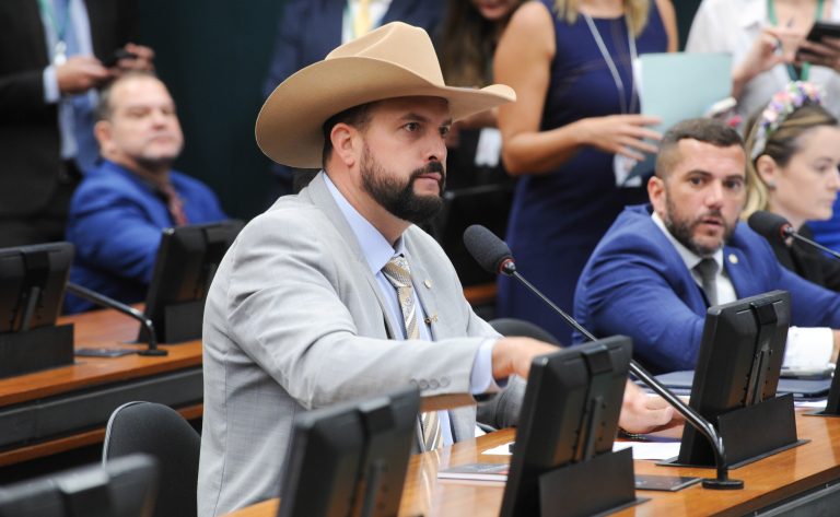 Comissão aprova revogação de lei de 1984 sobre transportador rodoviário