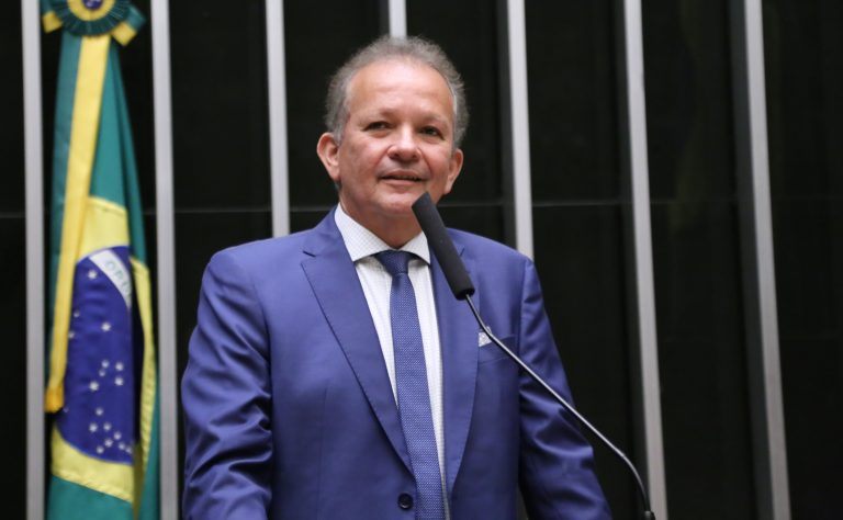 Comissão aprova royalties do petróleo para qualificação profissional