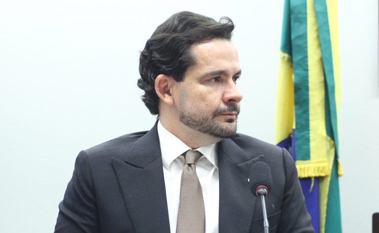 Comissão aprova seguro educacional opcional em faculdades particulares