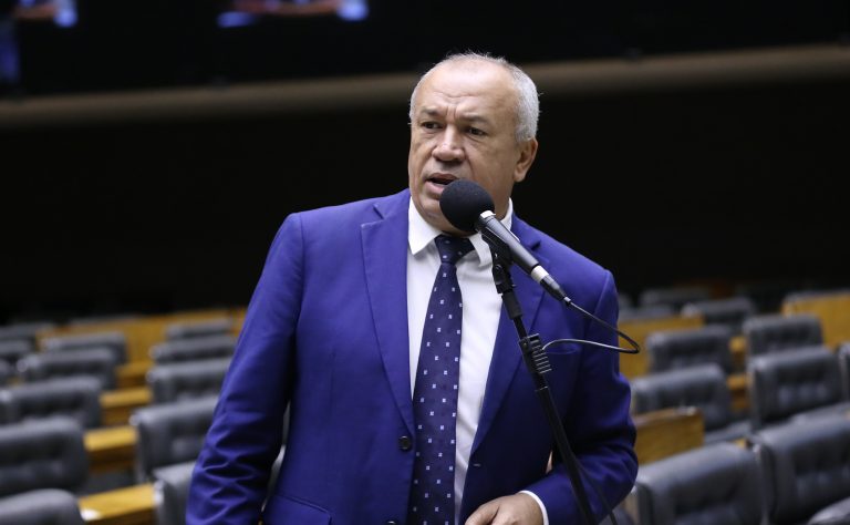 Comissão aprova selo para estabelecimentos com apoio a caminhoneiros