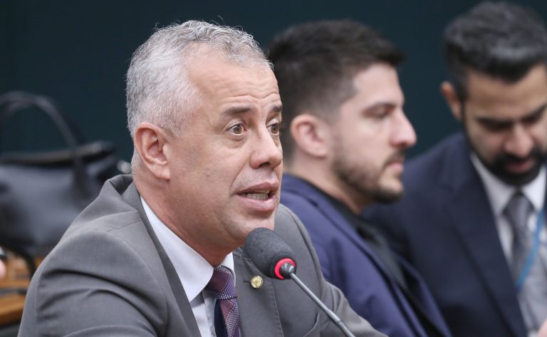 Comissão aprova suspensão de exigência do Ibama para desembargo rural