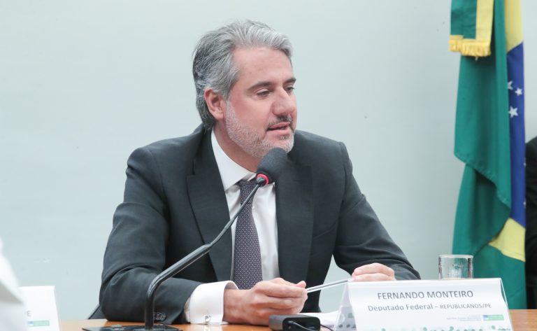 Comissão aprova transferência imediata de imóveis abandonados para municípios