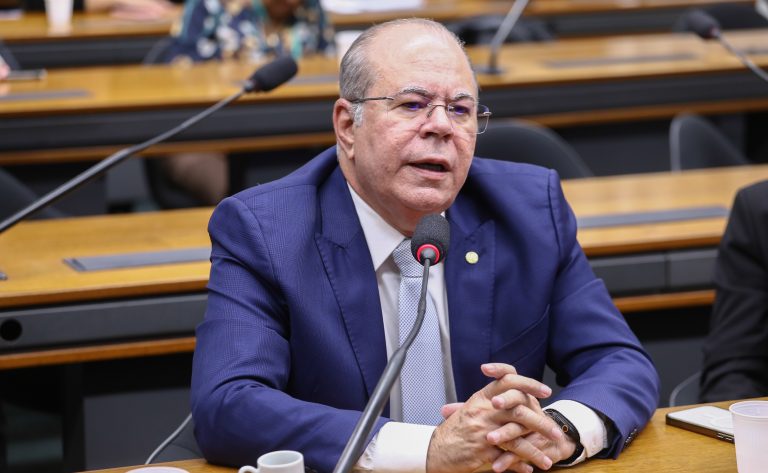 Comissão aprova transparência obrigatória de dados de água e esgoto
