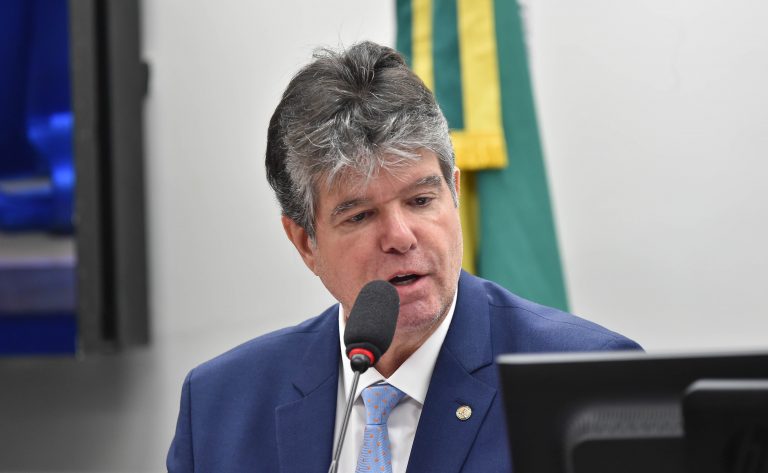 Comissão aprova transparência total para processos do INSS