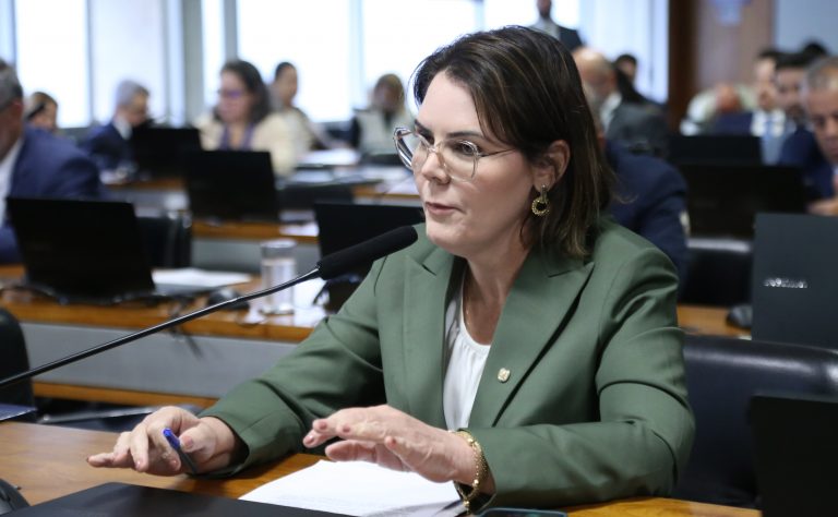 Comissão aprova tratamento humanizado à mulher em investigações criminais