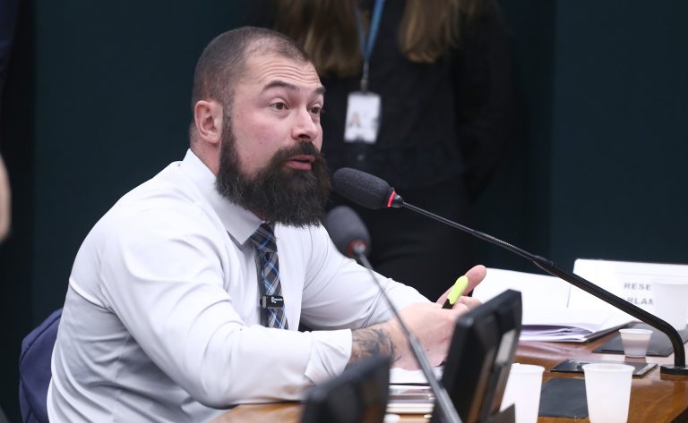 Comissão aprova uso de drogas apreendidas para treinar cães farejadores