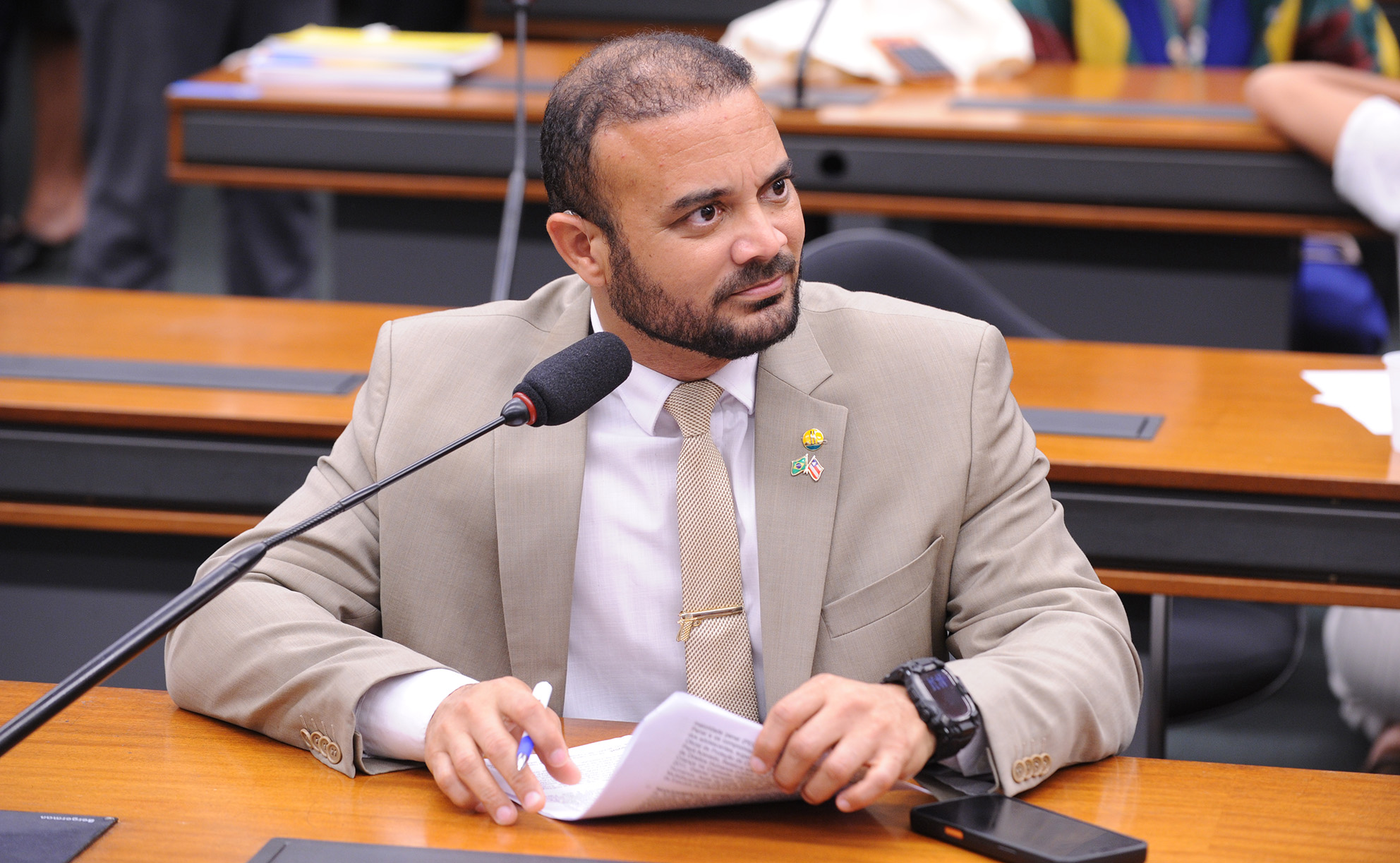 Comissão da Câmara aprova ampliação do porte de arma para servidores públicos