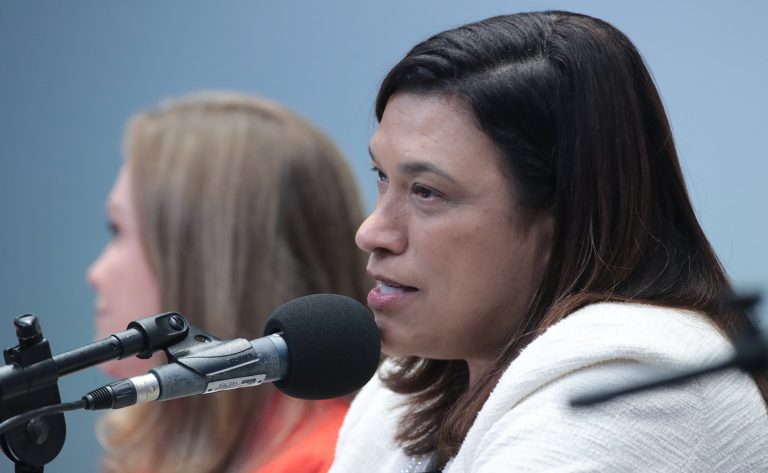 Comissão da Câmara aprova Bíblia em bibliotecas de escolas e faculdades públicas