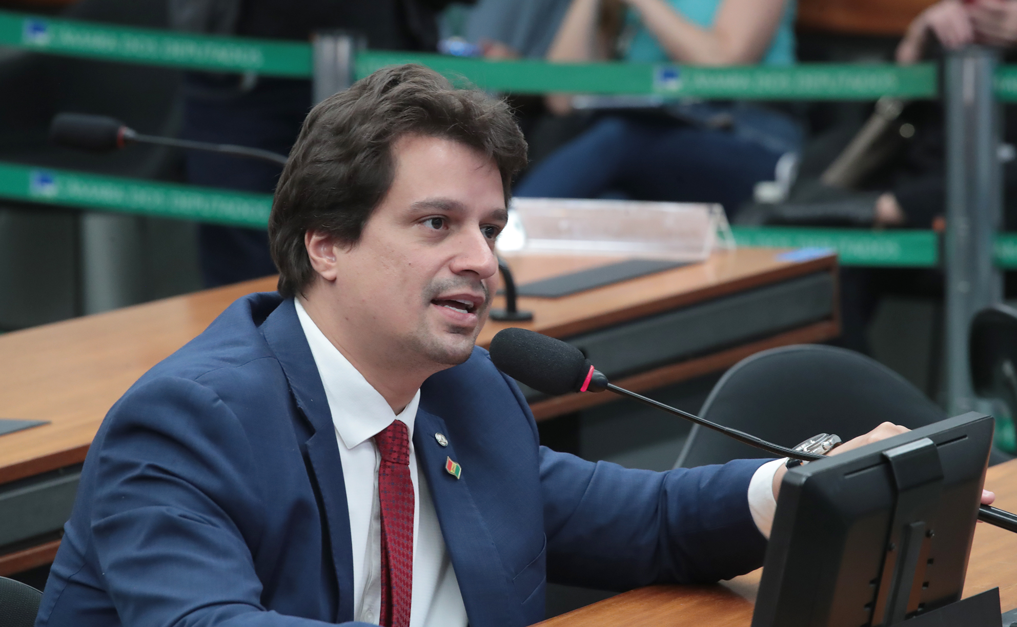 Comissão da Câmara aprova incentivos para desenvolver IA brasileira