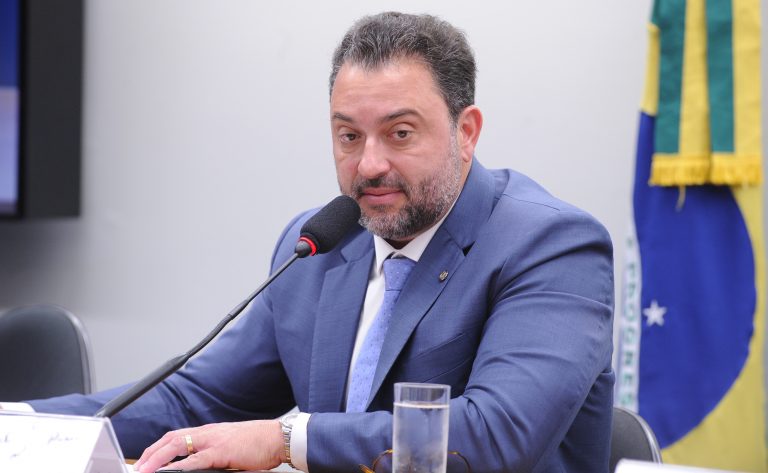 Comissão da Câmara aprova meia-entrada para todos os profissionais da educação básica no Brasil