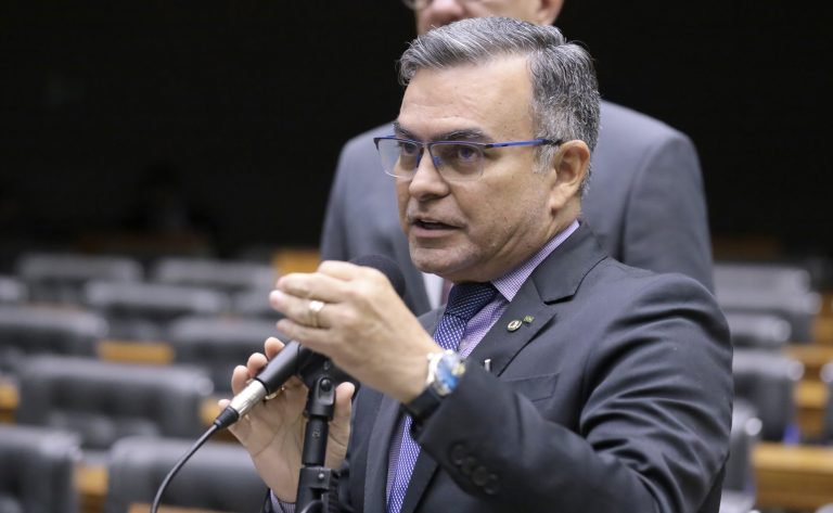 Comissão da Câmara aprova protocolo do SUS para tratar vício em tecnologia