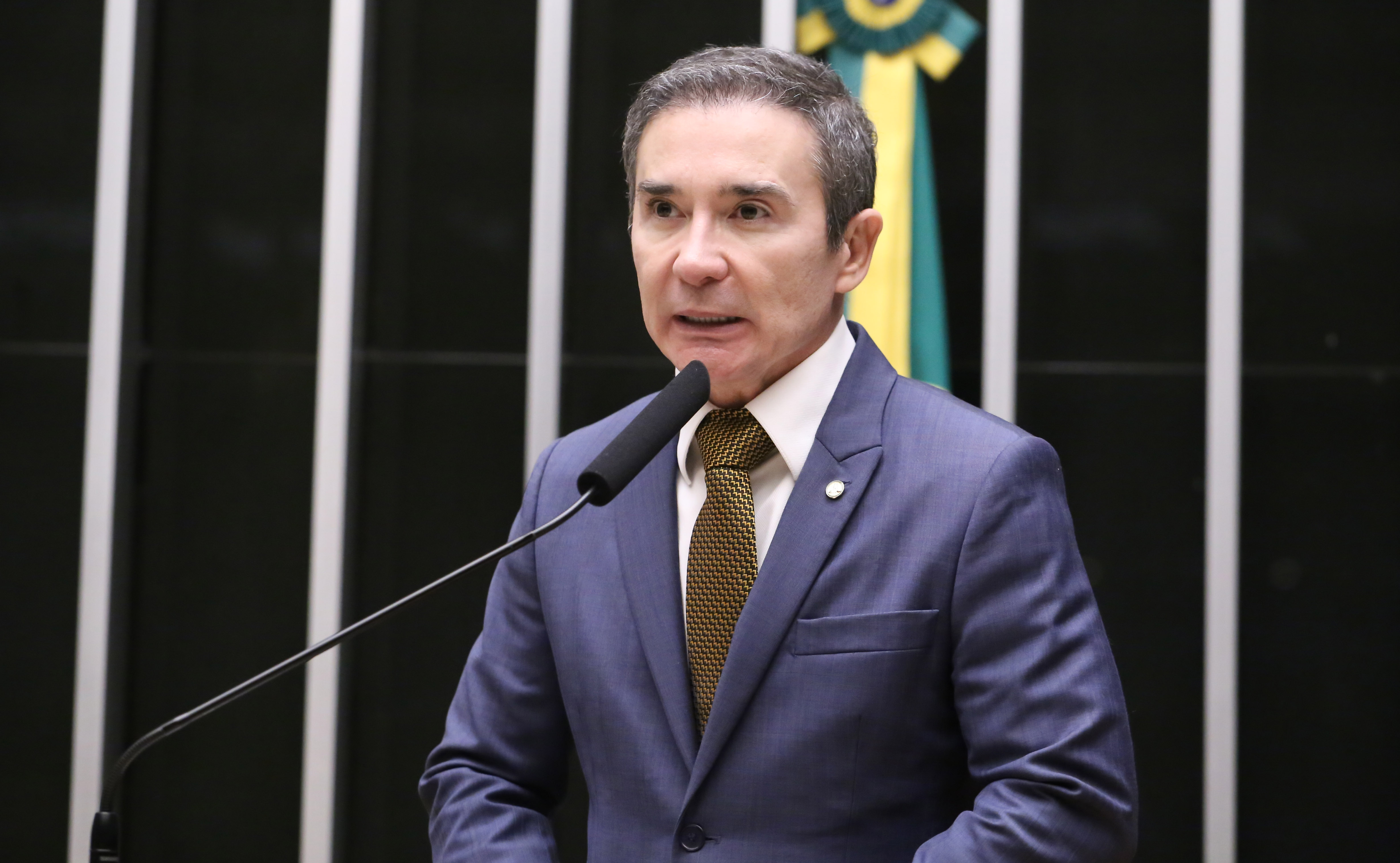 Comissão da Câmara aprova regra sobre uso de dados por IA