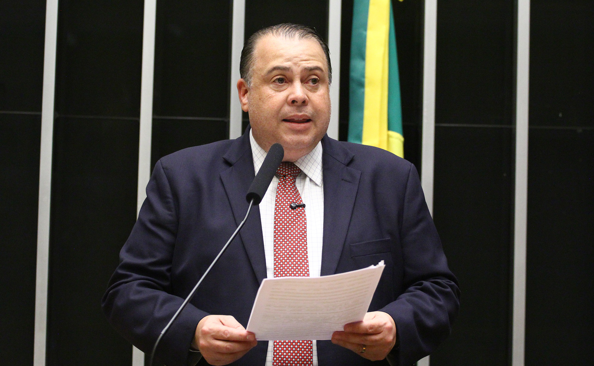 Comissão da Câmara aprova uniformes das seleções brasileiras nas cores da bandeira