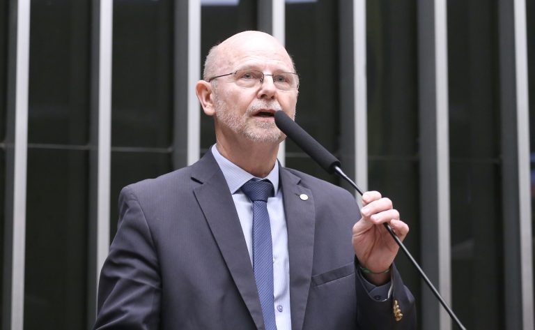 Comissão da Câmara aprova volta da assistência sindical obrigatória