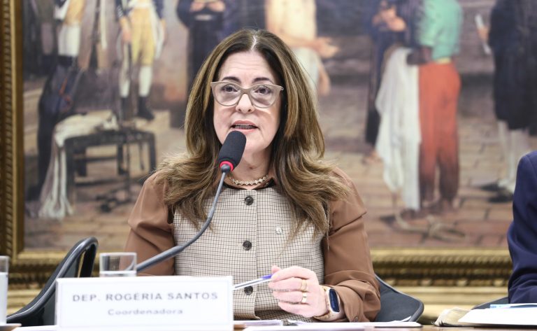 Comissão da Câmara debate desafios da prevenção ao suicídio e automutilação