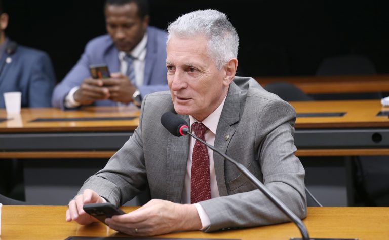 Comissão da Câmara debate direitos de atingidos por barragens e mineração ilegal