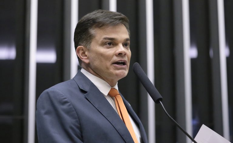 Comissão da Câmara debate pagamentos acima do teto no serviço público
