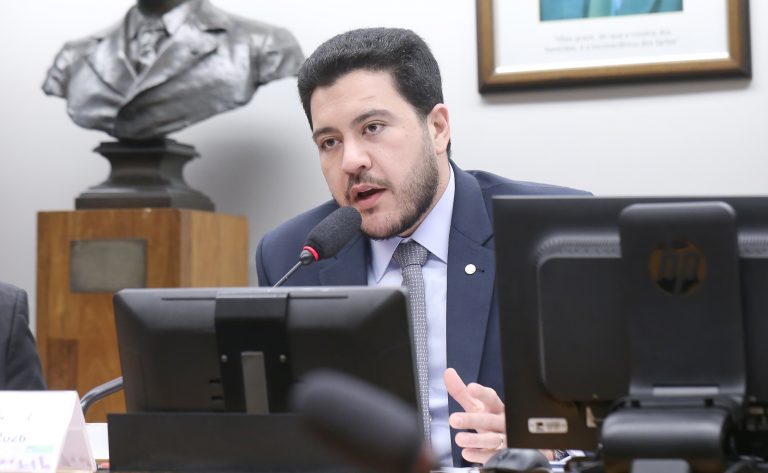 Comissão da Câmara debate papel das rádios comunitárias no comércio local