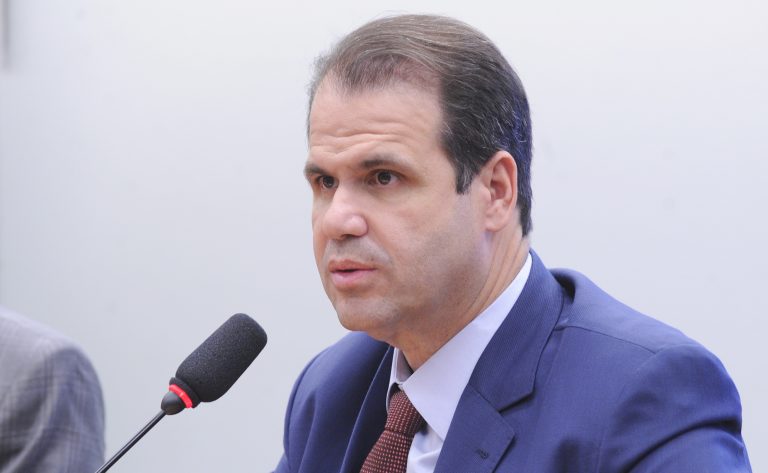 Comissão da Câmara debate redução da idade para primeira habilitação para 16 anos
