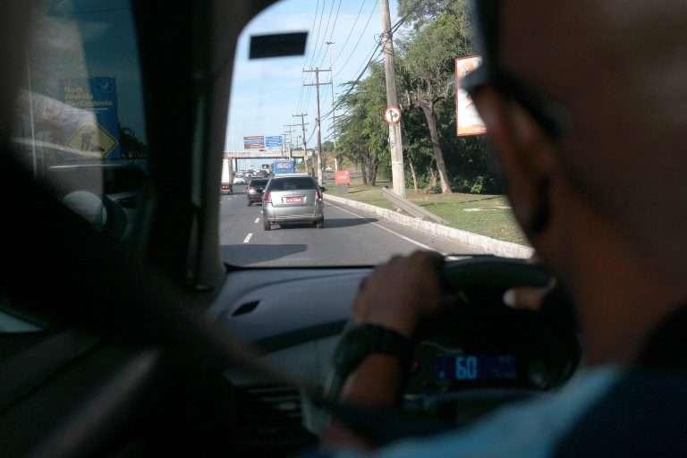 Comissão da Câmara debate regulamentação do trabalho por aplicativo