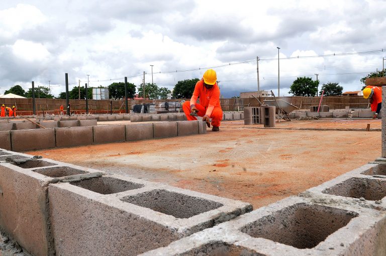 Comissão da Câmara debate retomada de obras de saúde paralisadas