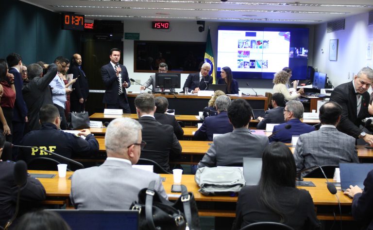Comissão da Câmara debate riscos de produtos irregulares à saúde pública