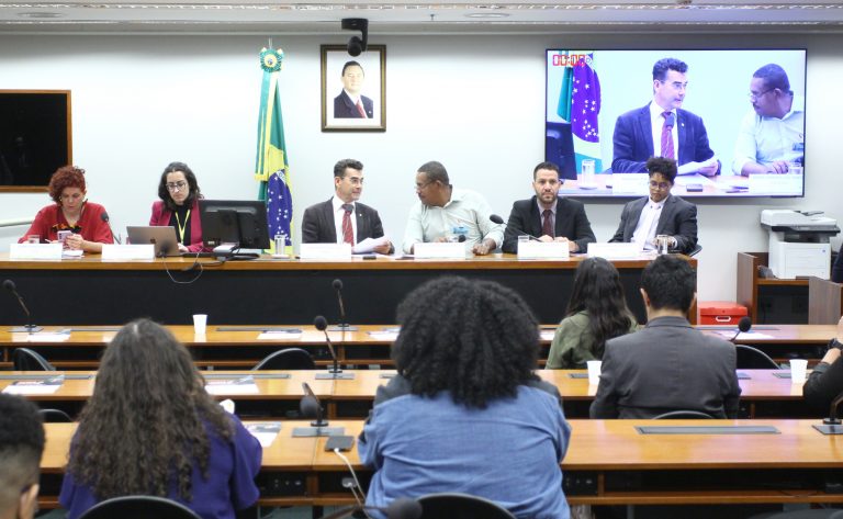 Comissão da Câmara vai recomendar fim da interferência política na 'lista suja'