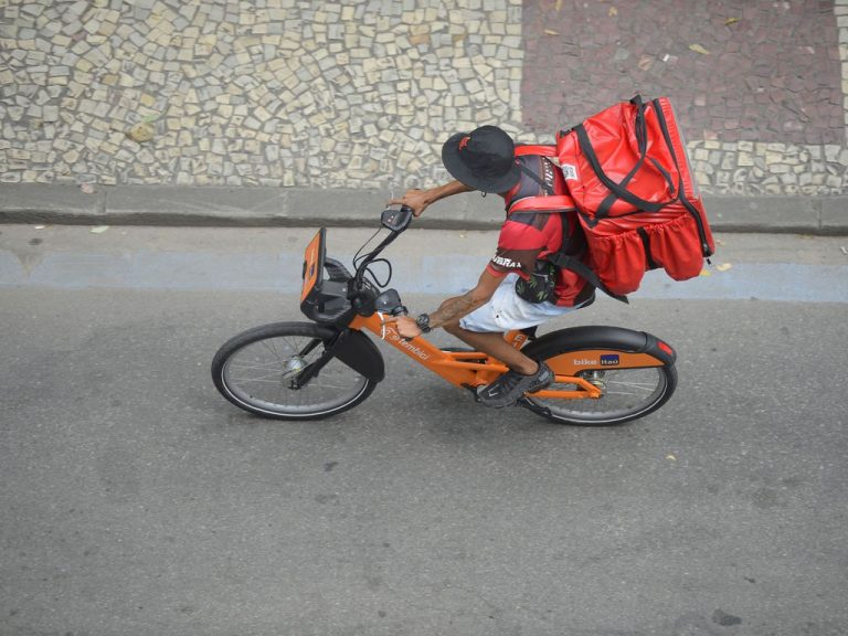 Comissão da Câmara vota hoje regulamentação do trabalho por aplicativo