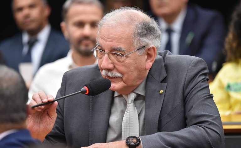 Comissão de Saúde debate valorização da clínica médica na terça (17)