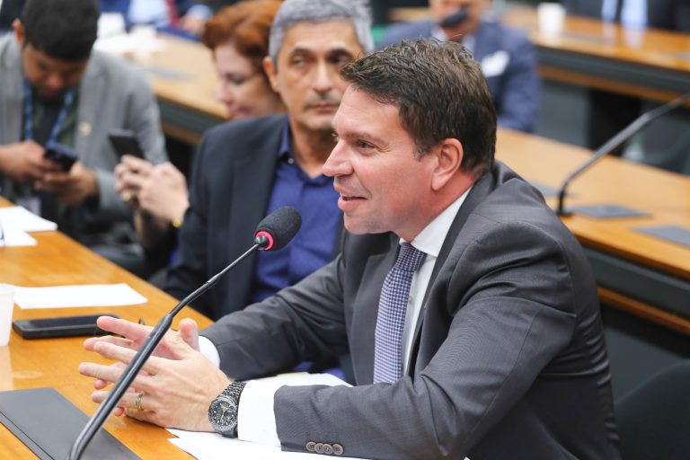 Comissão de Segurança aprova aumento de pena para sequestro com uso de refém como escudo humano