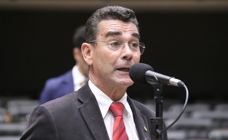 Comissão debate direito à moradia digna na Câmara; participe da audiência