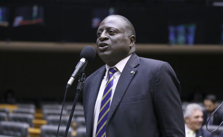 Comissão debate fundo de R$ 20 bi para reparação racial e inclusão de pardos