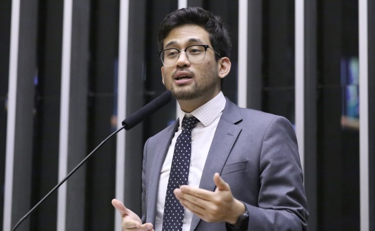 Comissão debate volta da isenção de imposto para compras até US$ 50