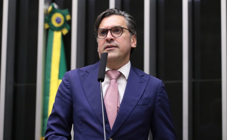 Comissão eleva Fundo Eleitoral de R$ 1 bi para R$ 4,9 bi no Orçamento 2026