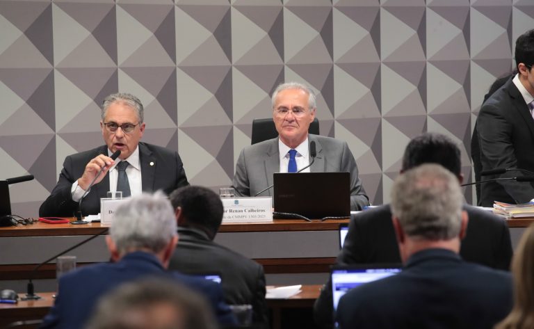 Comissão mista aprova MP que compensa IOF com placar apertado de 13 a 12