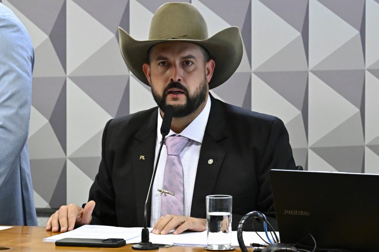 Comissão Mista aprova piso salarial de R$ 5 mil para motoristas de longa distância