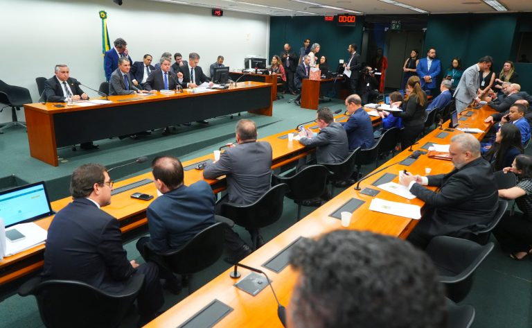 Comissão Mista de Orçamento aprova R$ 10,6 bilhões em créditos para reforma tributária e segurança pública