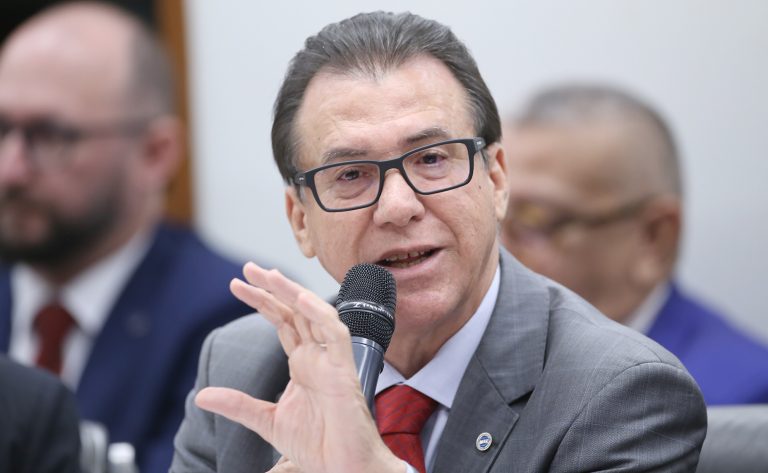 Comissão mista ouvirá ministro do Trabalho sobre MP do seguro-defeso