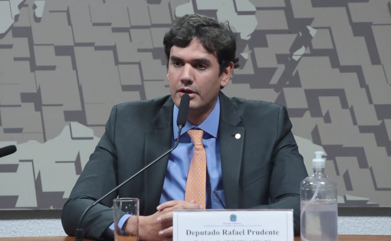 Comissão vota hoje MP que reajusta salários de policiais e bombeiros do DF